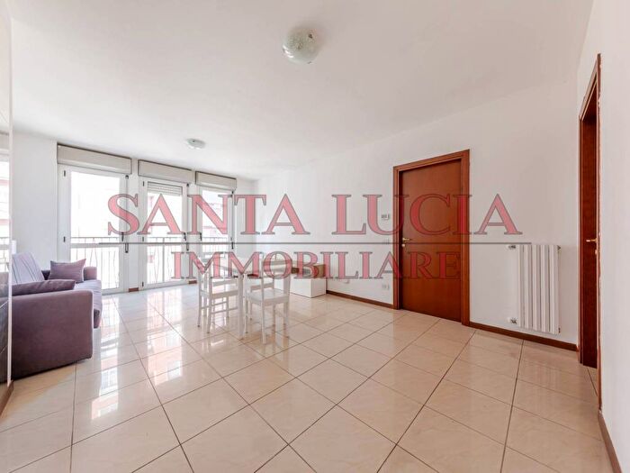 Appartamento trilocale in affitto in Via Alcide Cristei, Segrate Centro, Segrate