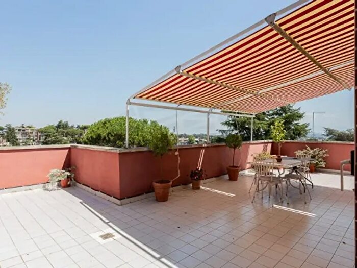 Appartamento quadrilocale in vendita in Via Misurina, Roma