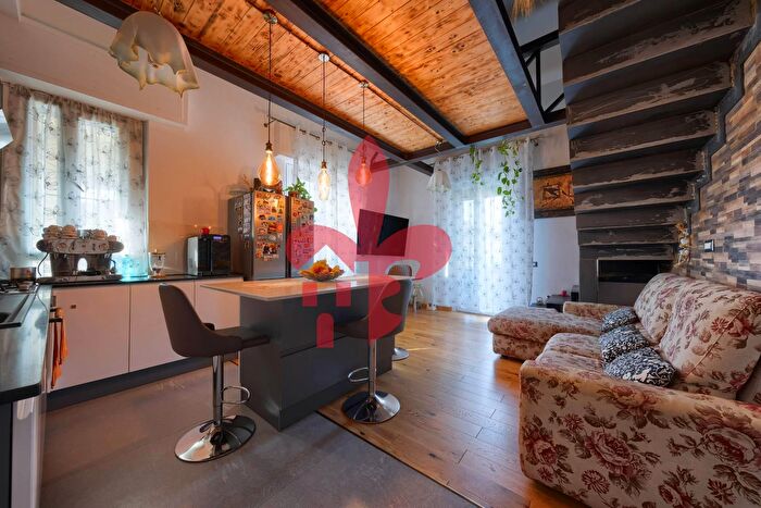 Appartamento con 5 locali in vendita in Via San Biagio a Petriolo, Firenze