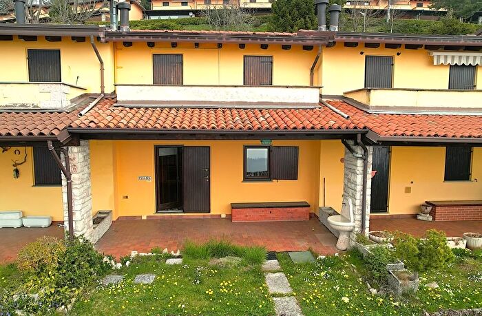 Appartamento in vendita in Viale dei Fiori San Fermo Grone Bg Italia, Grone