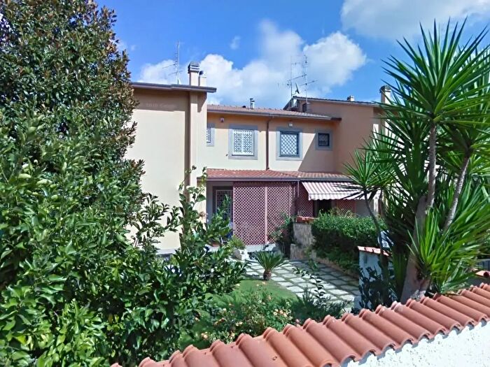 Casa quadrilocale in vendita in Viale Alessandro Magno, Roma