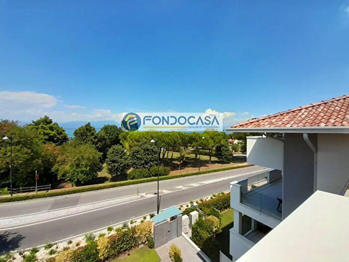 Appartamento trilocale in vendita in Via Francesco Agello, Desenzano Del Garda