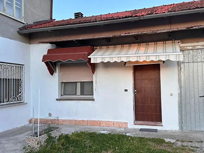 Casa quadrilocale in vendita in Via Spinazzino, Ferrara