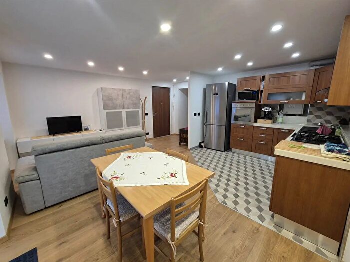 Appartamento trilocale in vendita in Via San Michele, Trieste