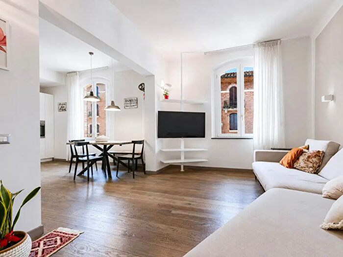 Appartamento con 5 locali in vendita in Via Duccio di Boninsegna, Siena
