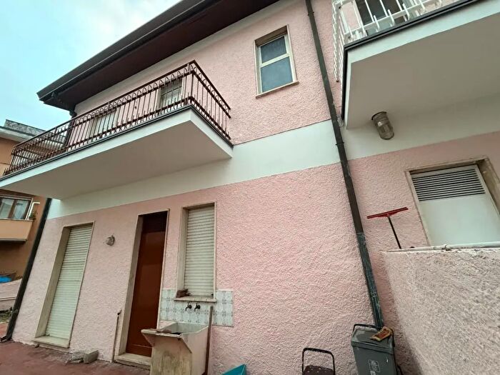 Casa con 7 locali in vendita in Viareggio