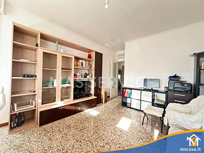 Appartamento quadrilocale in affitto in Via Raffaele Aversa, Spinaceto, Roma