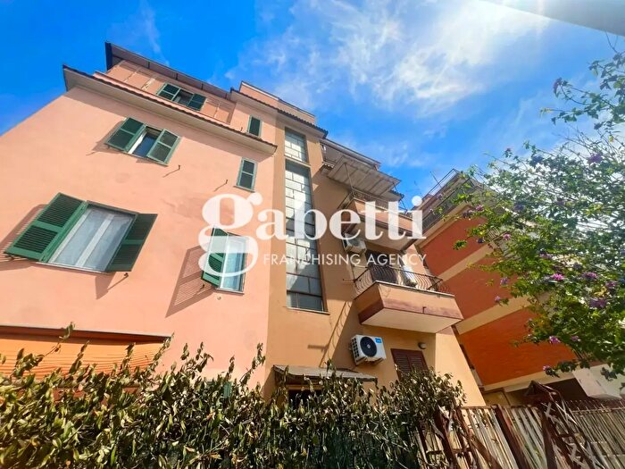Appartamento trilocale in vendita in Via dei Gelsi, Roma