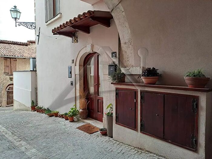 Casa quadrilocale in vendita in Via Colle, San Demetrio Ne' Vestini