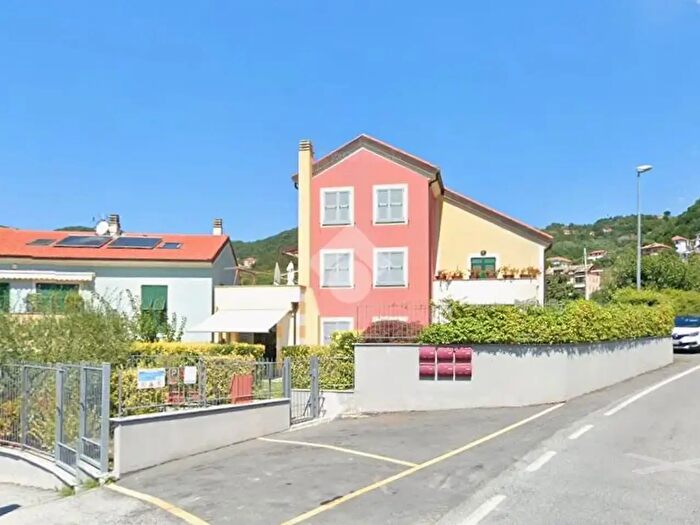 Casa con 5 locali in vendita in Via Achille Grandi, SantOlcese