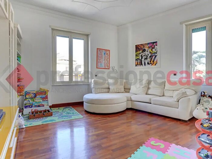 Appartamento trilocale in vendita in Via Tolmino, Roma