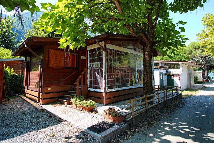 Casa trilocale in vendita in Via Osteno, Porlezza