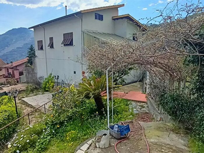Casa quadrilocale in vendita in Serro Inferiore, Ventimiglia