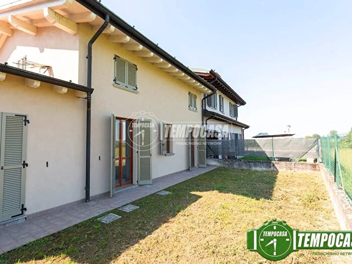 Casa con 5 locali in vendita in Via Francesco Petrarca, Fiesco