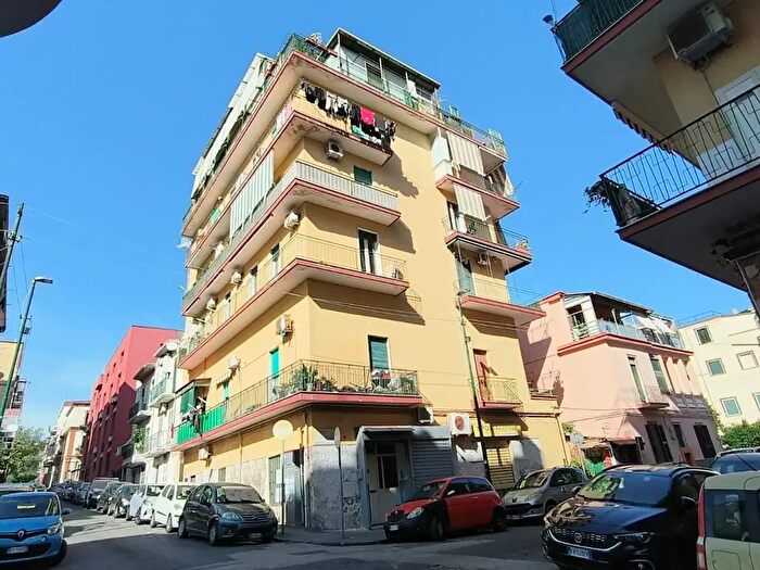 Appartamento trilocale in vendita in Via Caio Asinio Pollione, Napoli