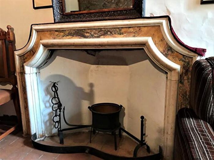 Appartamento con 6 locali in vendita in Via Cesare Battisti, Urbino