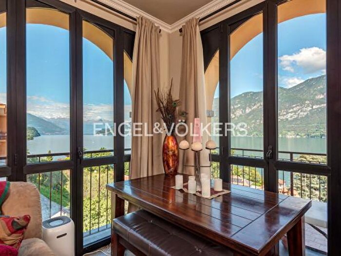 Appartamento quadrilocale in vendita in Oliveto Lario