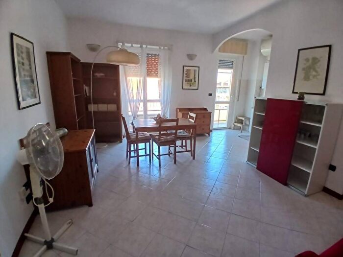 Appartamento trilocale in affitto in Via dei Cinquecento, Corvetto, Milano