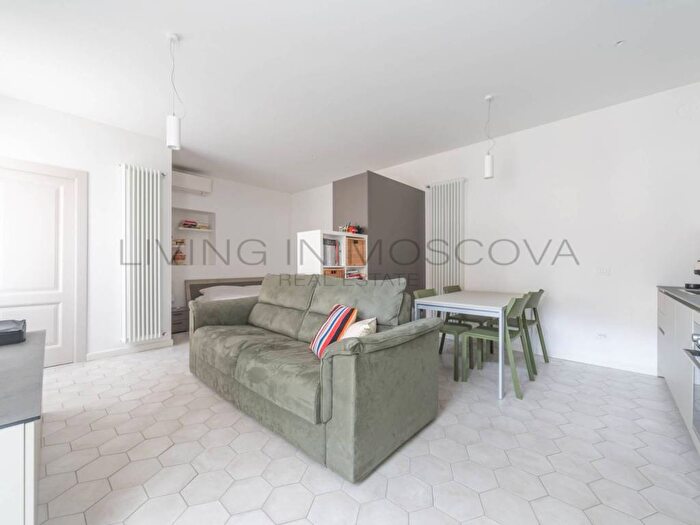 Appartamento monolocale in affitto in Viale Francesco Crispi, Moscova, Milano