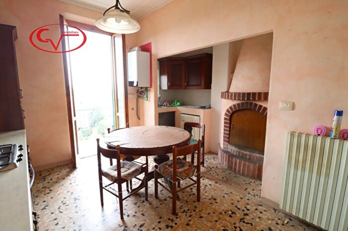 Appartamento con 6 locali in vendita in Laterina Pergine Valdarno