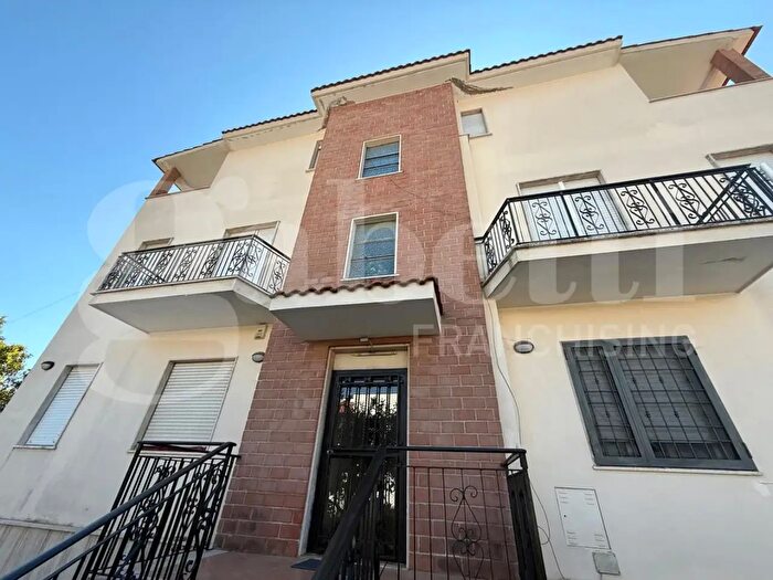 Appartamento con 5 locali in vendita in Via Cellere, Nettuno