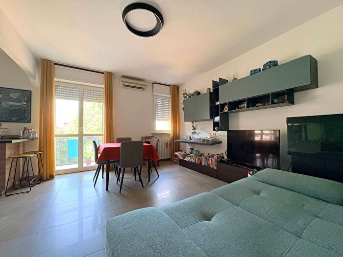 Appartamento trilocale in affitto in Via Alcide De Gasperi, Vallone, Pavia