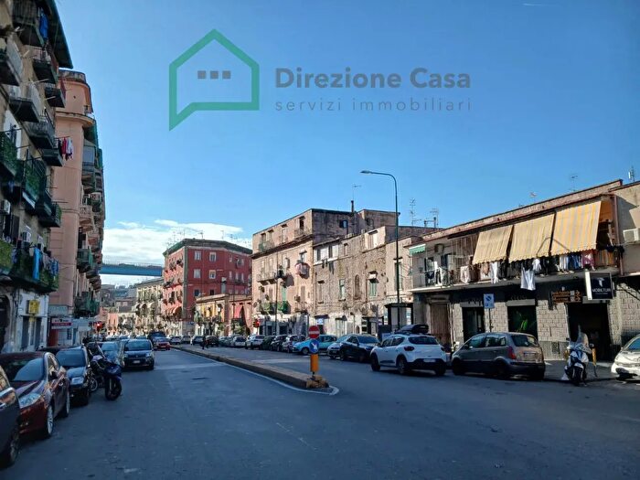 Appartamento trilocale in vendita in Calata Capodichino, Napoli