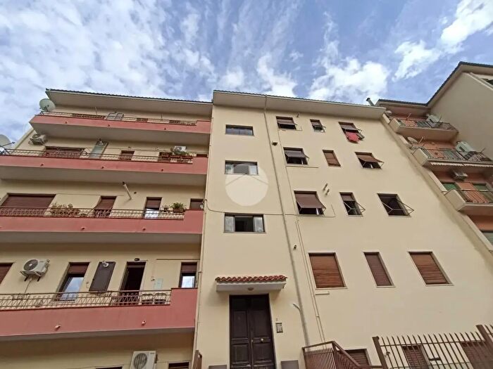Appartamento trilocale in vendita in Via Tommaso Arnoni, Cosenza