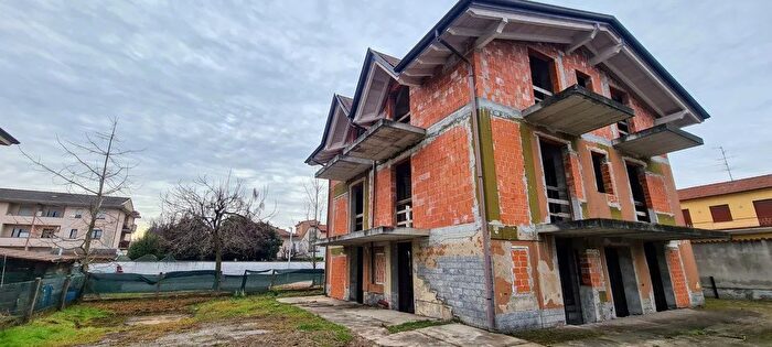 Casa in vendita in Via Amatore Sciesa Bettolino Ronchi Gallarate Varese Lombardia Italia, Gallarate