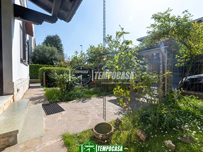 Casa quadrilocale in vendita in Via Michelangelo Buonarroti, Capriate San Gervasio