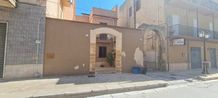 Appartamento quadrilocale in vendita in Via Giuseppe Garibaldi, Castelvetrano