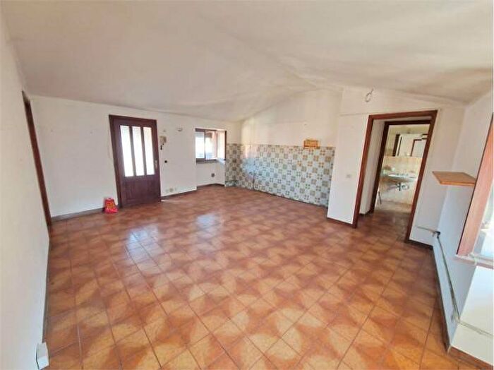 Appartamento con 5 locali in vendita in Via Uberto da Masanzana, Mesenzana