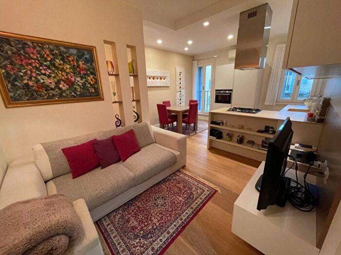 Appartamento trilocale in affitto in Via San Carlo, Centro Storico, Modena