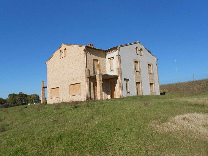 Casa con 6 locali in vendita in Strada Monti, Montegranaro