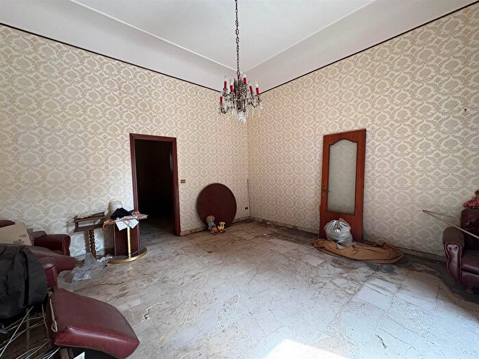 Casa con 7 locali in vendita in Nicolosi