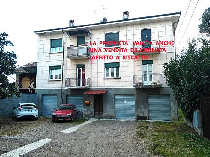 Appartamento trilocale in vendita in Piazza Clemente Corte, Vigone