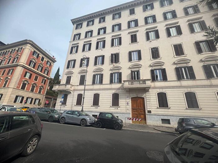 Appartamento con 5 locali in affitto in Via Mecenate, Colle Oppio, Roma