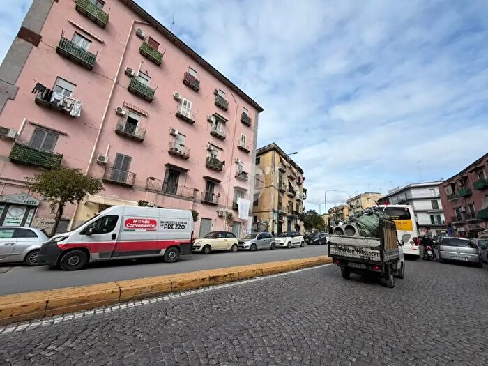 Appartamento bilocale in vendita in Calata Capodichino, Napoli