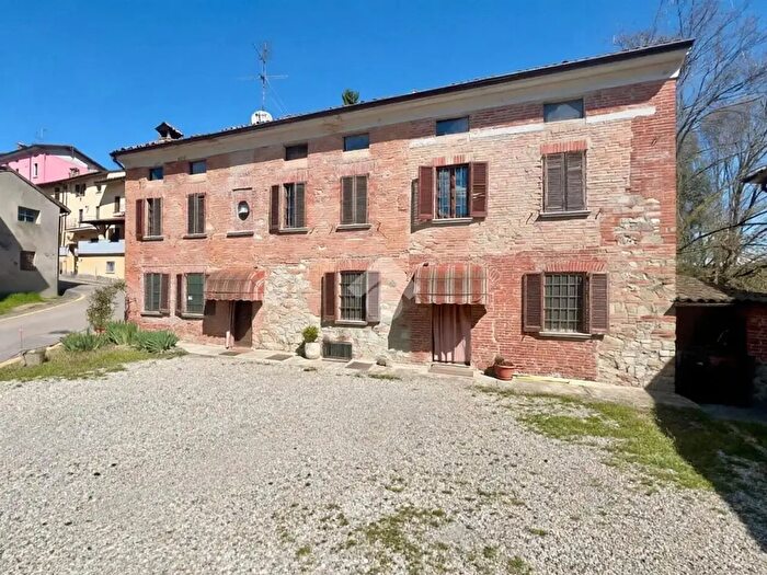 Casa quadrilocale in vendita in Frazione Vigalone, Canneto Pavese