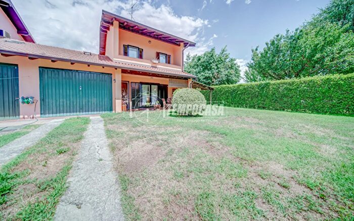 Casa quadrilocale in vendita in Via Selvigia, Varallo Pombia