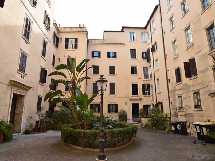 Appartamento trilocale in affitto in Via Goffredo Mameli, Trastevere, Roma