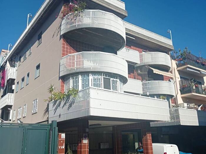 Appartamento bilocale in affitto in Via Re Martino, Centro, Aci Castello