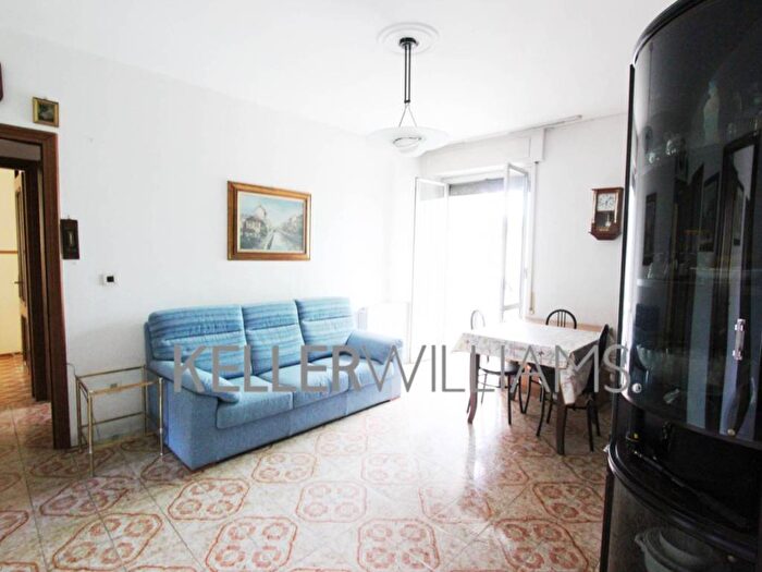 Appartamento trilocale in vendita in Via Felice Orsini, Roserio, Milano