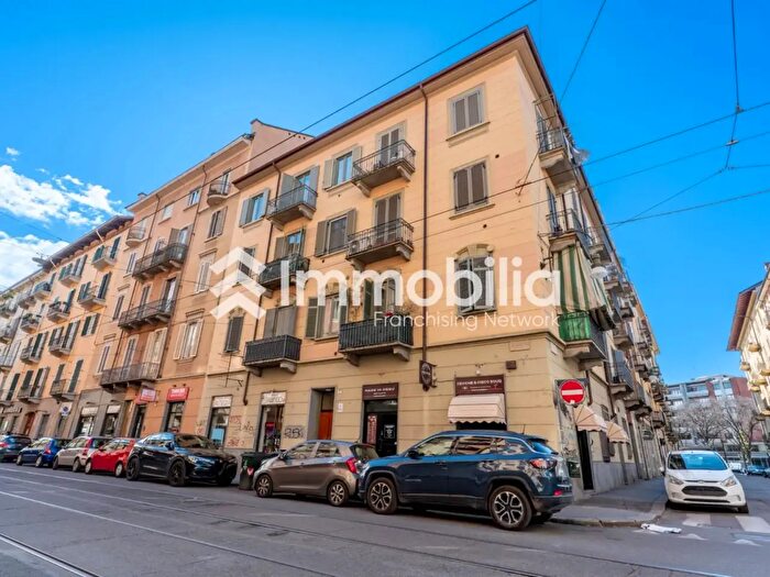 Appartamento trilocale in vendita in Via Monginevro, Torino