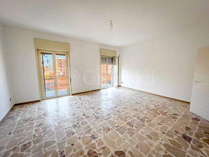 Appartamento con 6 locali in vendita in Via Paternò, Siracusa