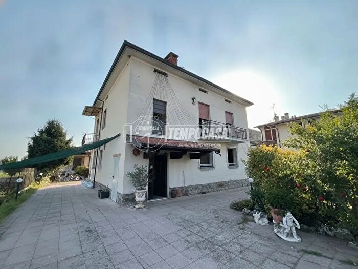 Appartamento trilocale in vendita in Via delle Pozze, Capriolo