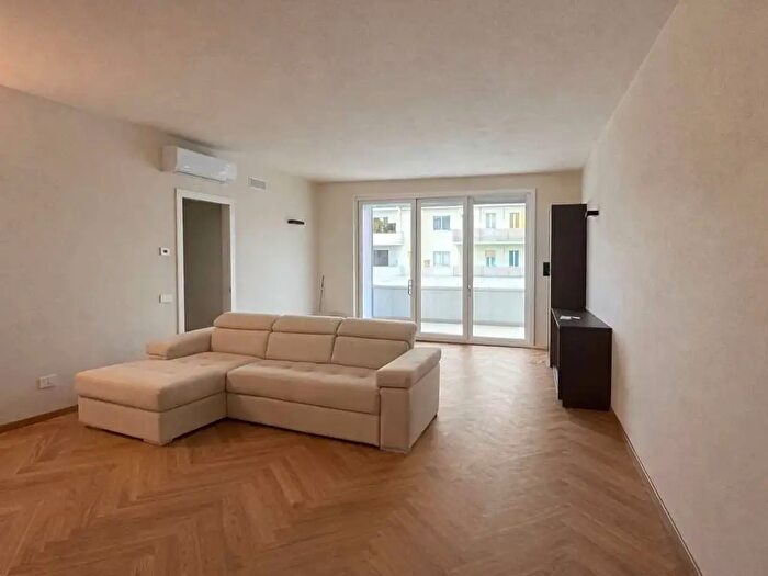 Appartamento trilocale in affitto in Modena