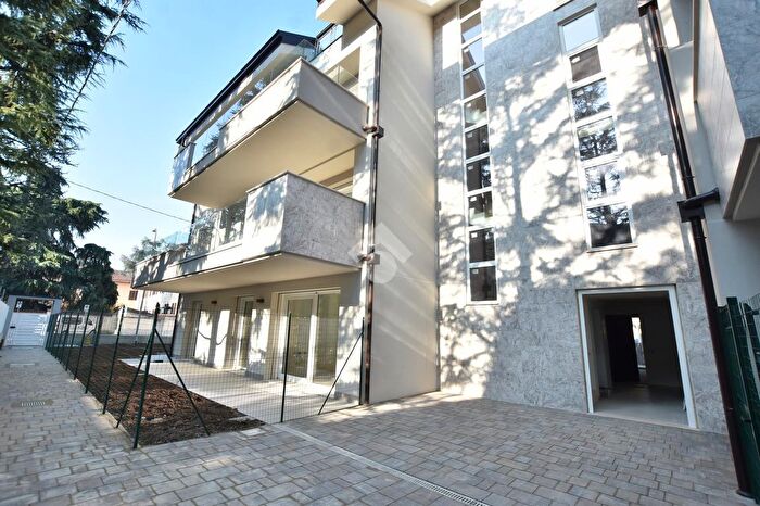 Appartamento trilocale in vendita in Via Alessandro Volta, Vignate