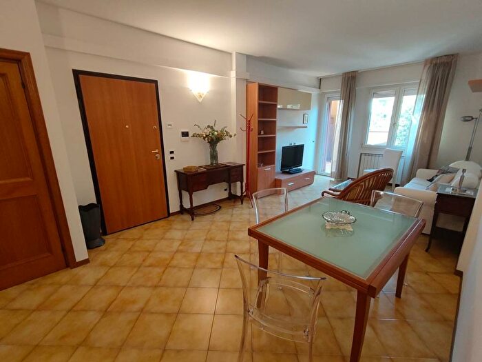 Appartamento quadrilocale in affitto in Viale Giovan Battista Morgagni, Careggi Rifredi Dalmazia, Firenze