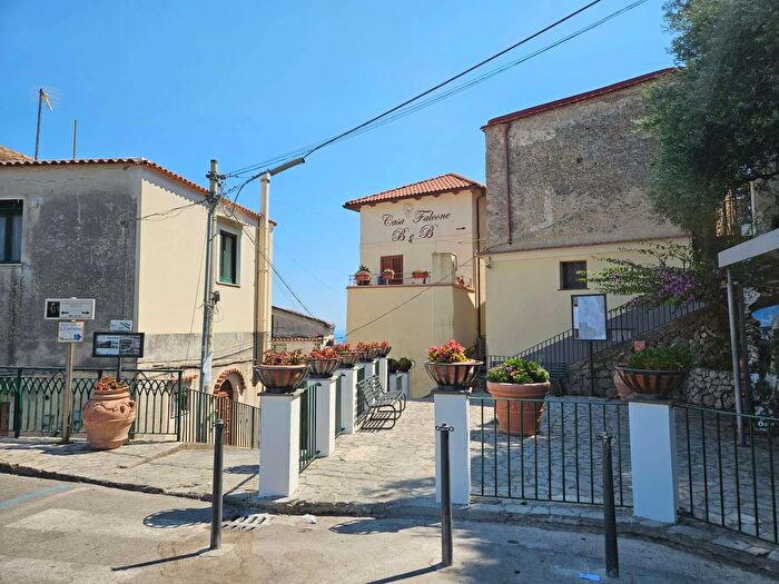 Casa con 12 locali in vendita in Scala